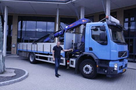 Lastbilsælger sætter prisen i sit arbejde