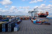 Containerskibet blev losset for den strste godsmngde nogensinde i en dansk havn