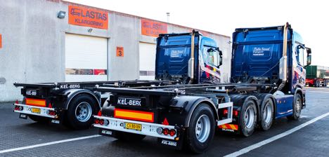 Transportfirma i Vejle har fet to ens en-akslede container-chassiser
