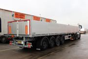 Betonvarefabrik krer med tungt ls p ny fire-akslet trailer