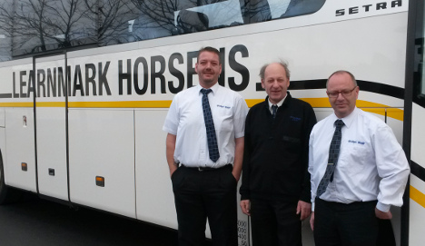 Busselskabet Flads Turist nsker to faglrte turistbuschauffrer tillykke