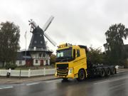 Container-firma ruller sig ud med en ny fire-akslet med kran og hejs