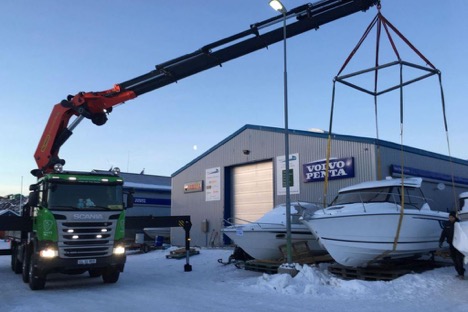 Lastbilen kom med skib p et containerflak