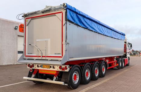 Vognmand i Vendsyssel var s�ndenfjords for at hente ny tip-trailer