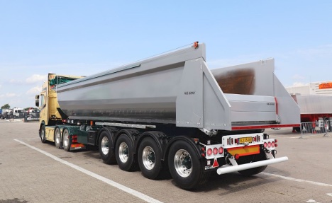 Transportvirksomhed i Nordsjlland har hentet fire-akslet tip-trailer i Hedensted