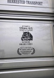 Hr-vognmand fra Herrested daffer ud med en kvinde bag