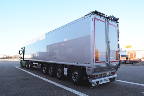 Entrepren�r i Varde har f�et en trailer med g�ende gulv