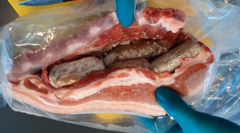 Toldere fandt halvt kilo hash skjult i en frossen flæskesteg