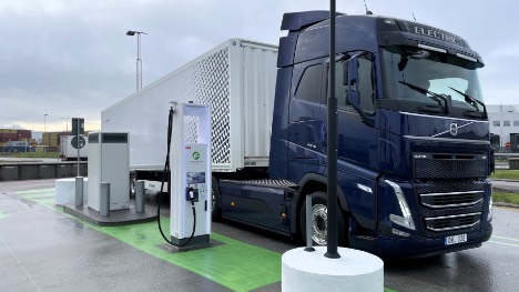 Ny ladestation til el-lastbilar er i drift i Gteborgs hamn