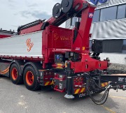 Fire-akslet lastbil med kran skal bruges til entreprenrkrsel