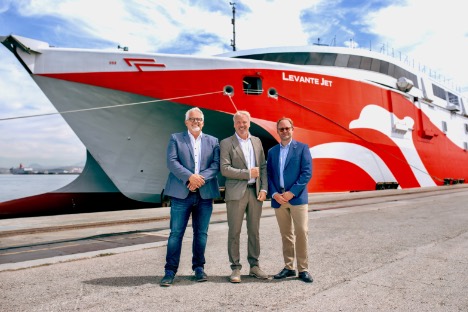 Flensborg-rederi sælger Middelhavnsruter til dansk koncern
