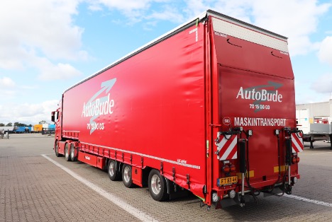 Jumbotrailer med hydraulisk rampe kan bruges til maskintransport