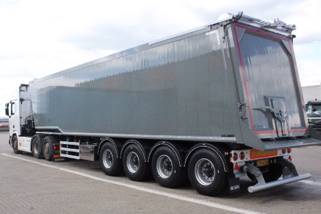 Maskinstation tipper med ny fire-akslet trailer