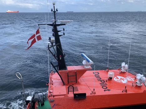 Lodsbde sejler atter under srligt flag