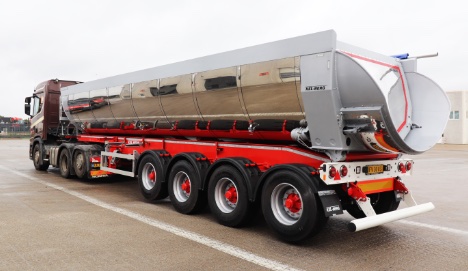 Fire-akslet tip-trailer er bygget til asfalttransport