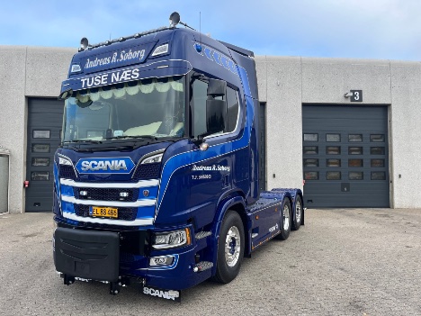 Trækker med 590 heste har plys på gulvet