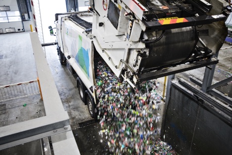 Ny fabrik i Fredericia skal h�ndtere tre millioner d�ser og flasker - dagligt