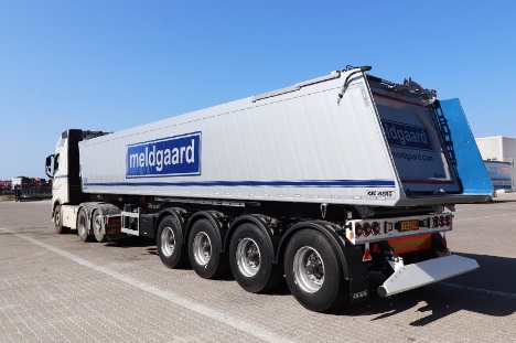 Tip-trailer kan rumme 37 kubikmeter jord - og andet løst læsset