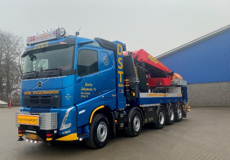 Vognmand med speciale i specialtransport har f�et en speciel lastbil