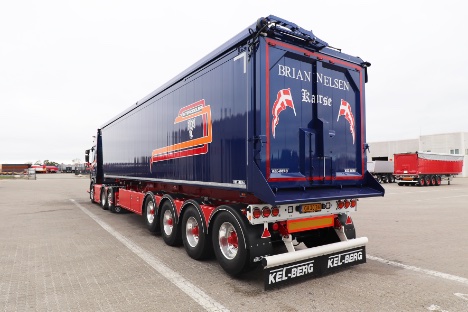 Fire-akslet tip-trailer er sendt til Karise