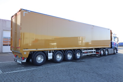Fire-akslet trailer med g�ende gulv skal k�re hos vognmand i Salling