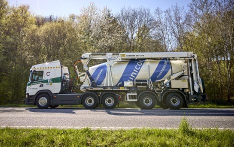 Elektrisk tr�kker k�rer flere betonleverancer ind i en mere b�redygtig fremtid